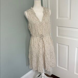 GAP Sleeveless Splitneck Mini Dress Khaki Beige Floral SIZE Medium Tiered